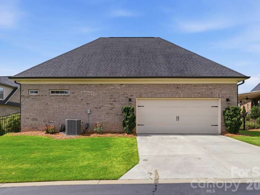 5012 Vita Way, Belmont, NC 28012.  MLS# CAR4399642, YatesRealty ID 36291. 