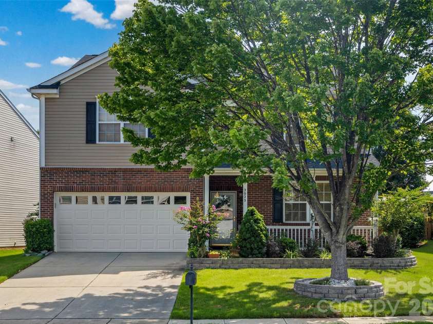 2025 Savannah Hills Drive, Matthews, NC 28105.  MLS# CAR4400485, YatesRealty ID 36293. 