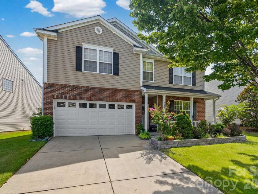 2025 Savannah Hills Drive, Matthews, NC 28105.  MLS# CAR4400485, YatesRealty ID 36293. 