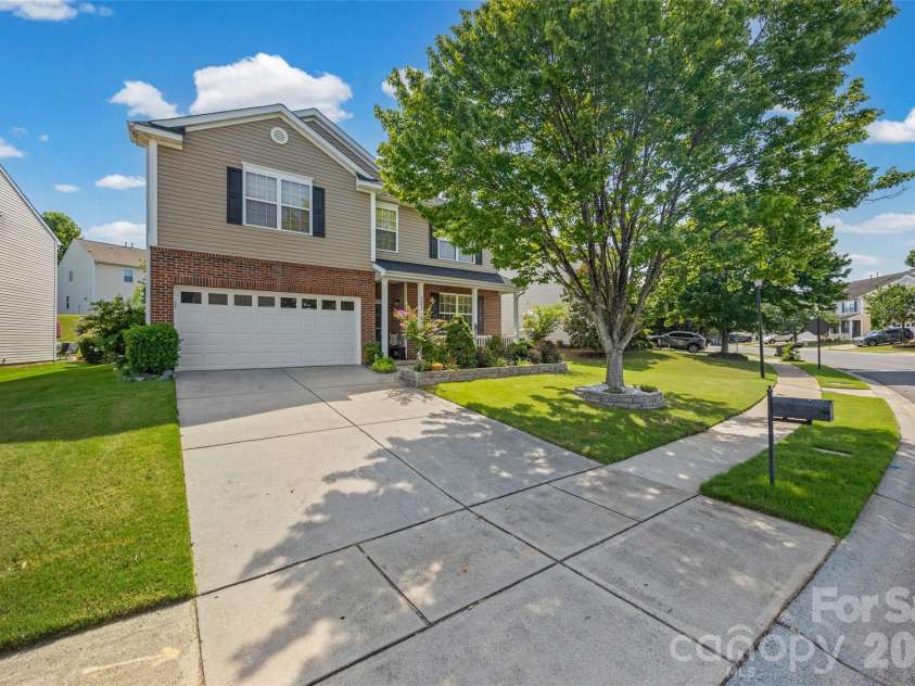 2025 Savannah Hills Drive, Matthews, NC 28105.  MLS# CAR4400485, YatesRealty ID 36293. 