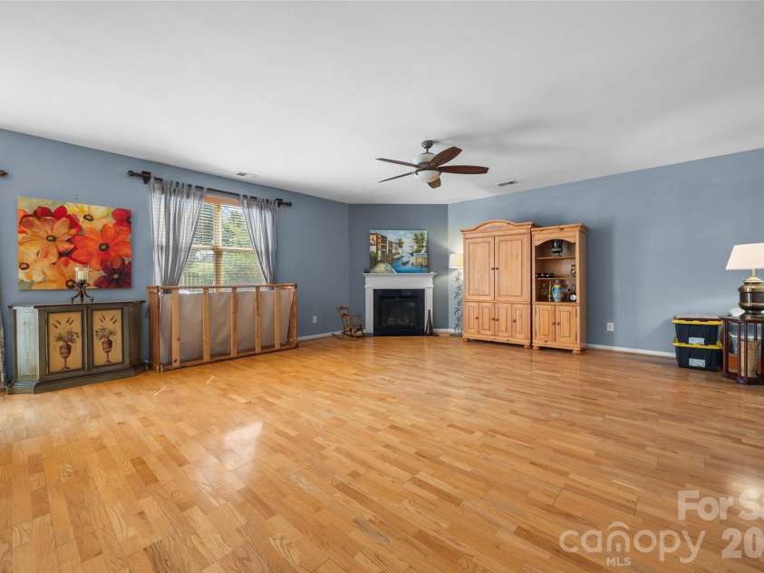 2025 Savannah Hills Drive, Matthews, NC 28105.  MLS# CAR4400485, YatesRealty ID 36293. 