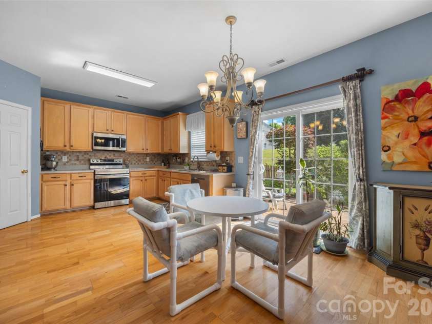 2025 Savannah Hills Drive, Matthews, NC 28105.  MLS# CAR4400485, YatesRealty ID 36293. 