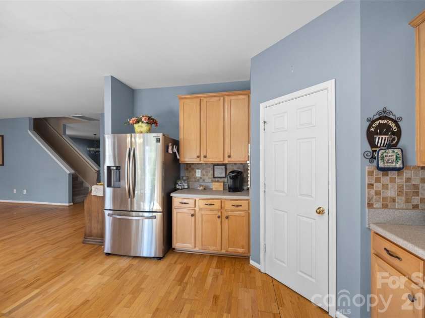 2025 Savannah Hills Drive, Matthews, NC 28105.  MLS# CAR4400485, YatesRealty ID 36293. 