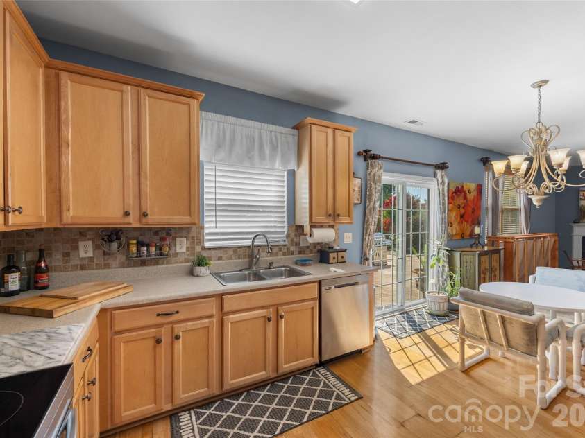2025 Savannah Hills Drive, Matthews, NC 28105.  MLS# CAR4400485, YatesRealty ID 36293. 