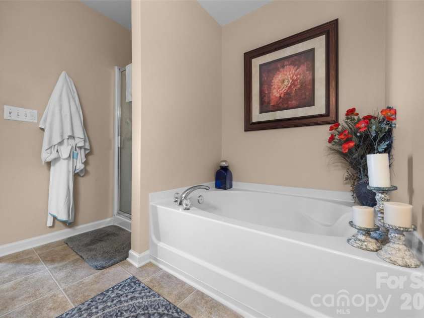 2025 Savannah Hills Drive, Matthews, NC 28105.  MLS# CAR4400485, YatesRealty ID 36293. 