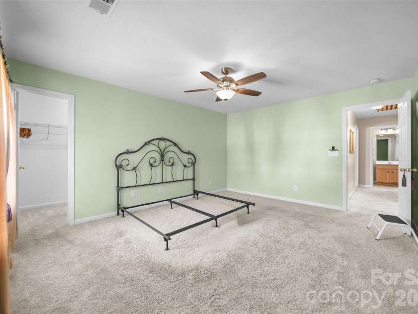 2025 Savannah Hills Drive, Matthews, NC 28105.  MLS# CAR4400485, YatesRealty ID 36293. 