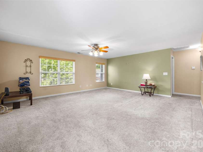 2025 Savannah Hills Drive, Matthews, NC 28105.  MLS# CAR4400485, YatesRealty ID 36293. 