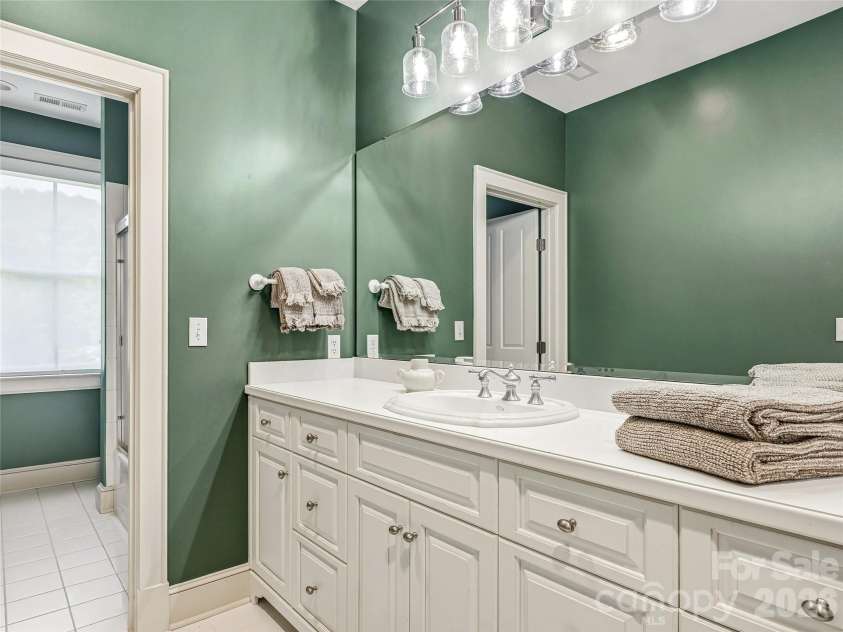 21 Ebby Ridge, Fairview, NC 28730.  MLS# CAR4370443, YatesRealty ID 36295. 
