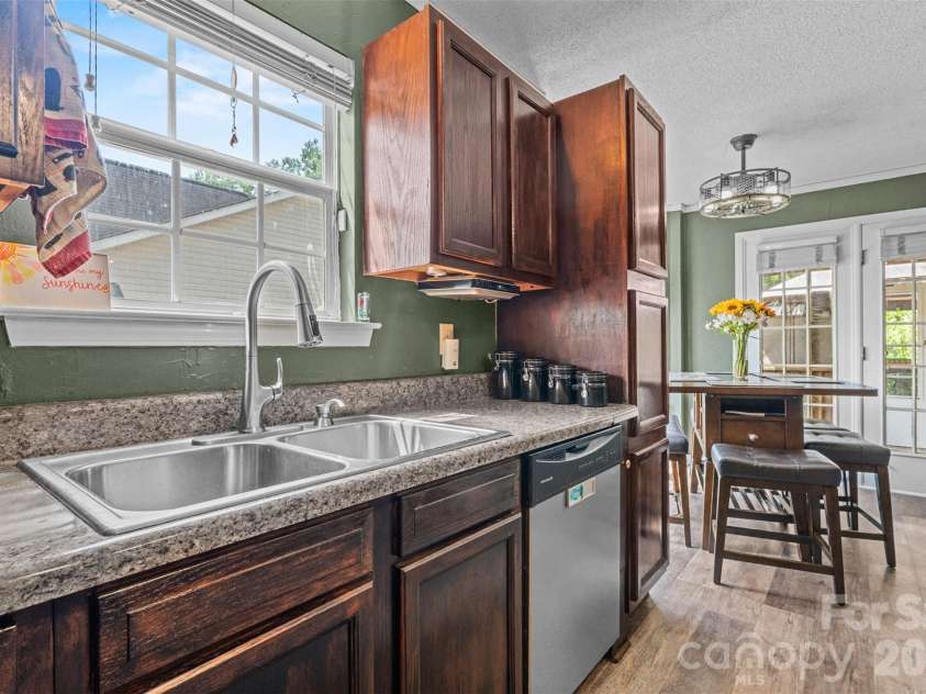 114 Kingston Forest Drive, Irmo, SC 29063.  MLS# CAR4402791, YatesRealty ID 36299. 