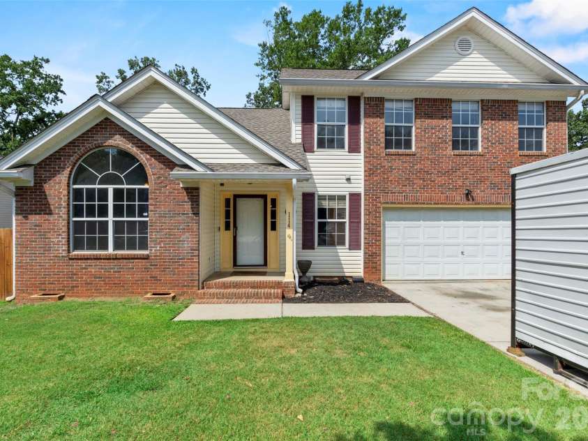 114 Kingston Forest Drive, Irmo, SC 29063.  MLS# CAR4402791, YatesRealty ID 36299. 