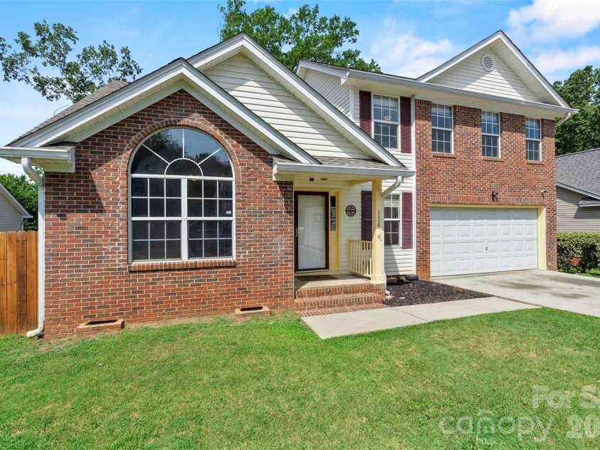 114 Kingston Forest Drive, Irmo, SC 29063.  MLS# CAR4402791, YatesRealty ID 36299. 
