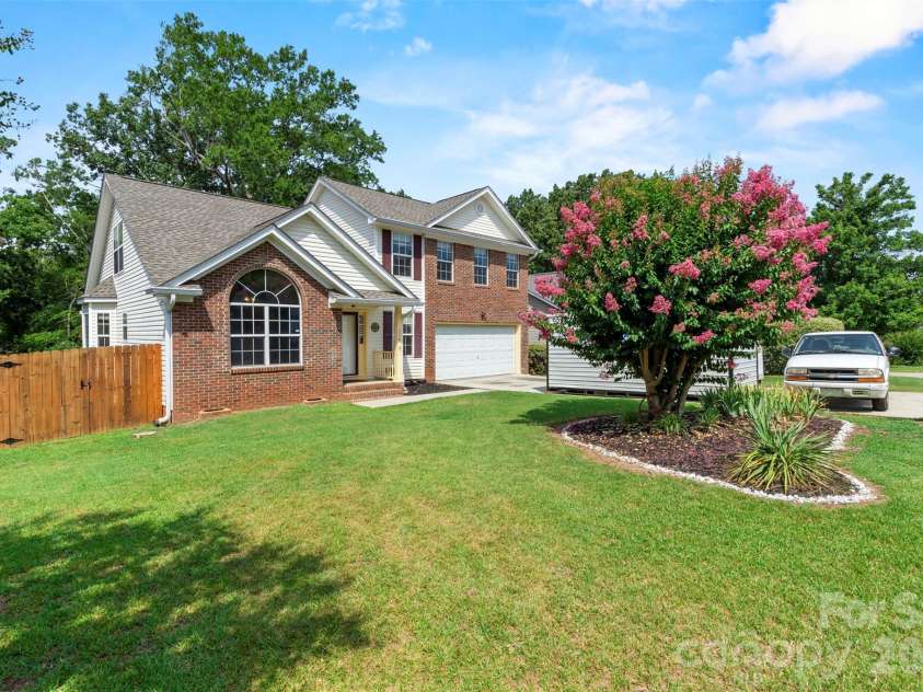 114 Kingston Forest Drive, Irmo, SC 29063.  MLS# CAR4402791, YatesRealty ID 36299. 