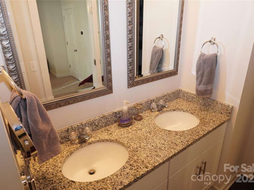 1028 Sharon Towns Drive, Charlotte, NC 28210.  MLS# CAR4212883, YatesRealty ID 363. Primary bedroom bath b