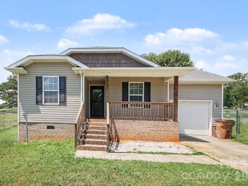 257 Periwinkle Street, Lincolnton, NC 28092.  MLS# CAR4402113, YatesRealty ID 36300. 