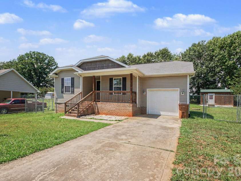 257 Periwinkle Street, Lincolnton, NC 28092.  MLS# CAR4402113, YatesRealty ID 36300. 