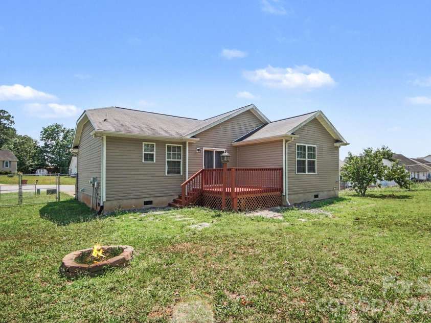 257 Periwinkle Street, Lincolnton, NC 28092.  MLS# CAR4402113, YatesRealty ID 36300. 