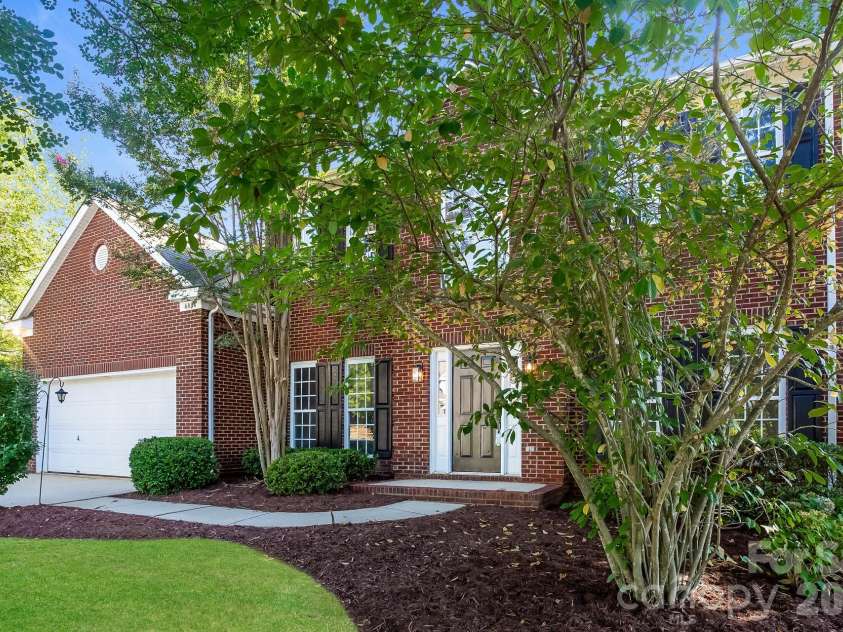 6804 Sweetfield Drive, Huntersville, NC 28078.  MLS# CAR4393742, YatesRealty ID 36301. 