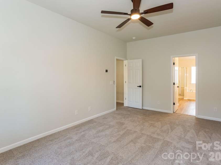 6804 Sweetfield Drive, Huntersville, NC 28078.  MLS# CAR4393742, YatesRealty ID 36301. 
