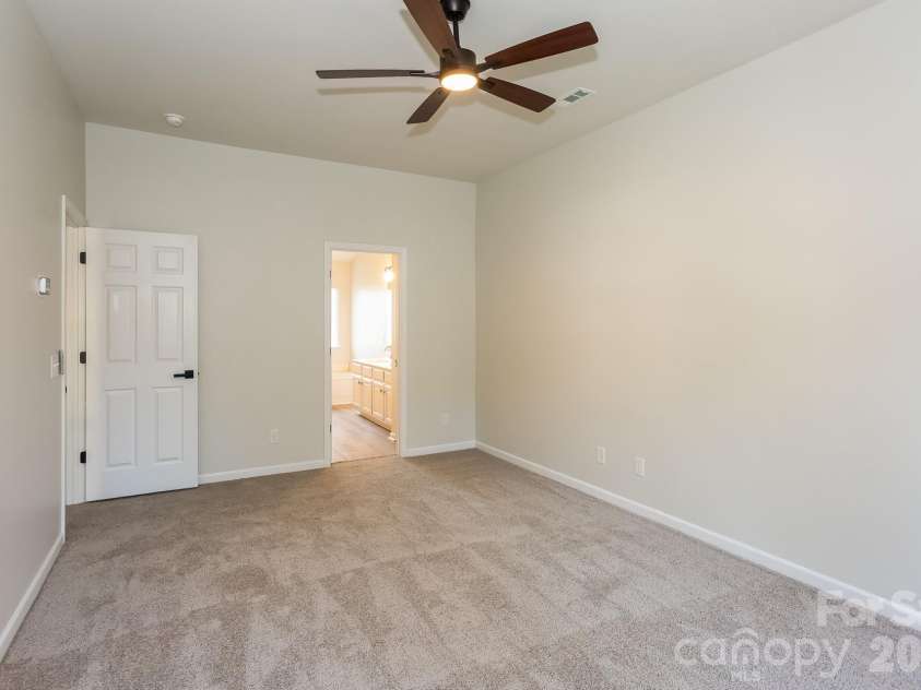 6804 Sweetfield Drive, Huntersville, NC 28078.  MLS# CAR4393742, YatesRealty ID 36301. 