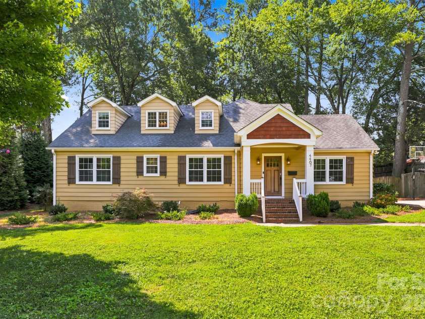 4467 Woodlark Lane, Charlotte, NC 28211.  MLS# CAR4402018, YatesRealty ID 36302. 