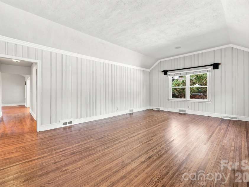 4467 Woodlark Lane, Charlotte, NC 28211.  MLS# CAR4402018, YatesRealty ID 36302. 