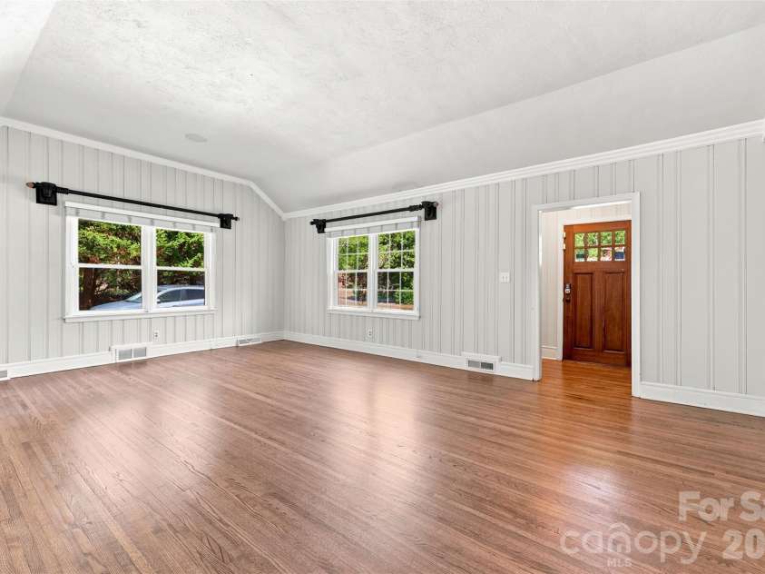 4467 Woodlark Lane, Charlotte, NC 28211.  MLS# CAR4402018, YatesRealty ID 36302. 