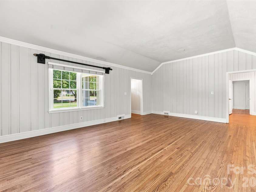 4467 Woodlark Lane, Charlotte, NC 28211.  MLS# CAR4402018, YatesRealty ID 36302. 