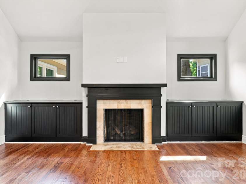 4467 Woodlark Lane, Charlotte, NC 28211.  MLS# CAR4402018, YatesRealty ID 36302. 