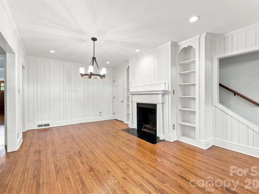 4467 Woodlark Lane, Charlotte, NC 28211.  MLS# CAR4402018, YatesRealty ID 36302. 