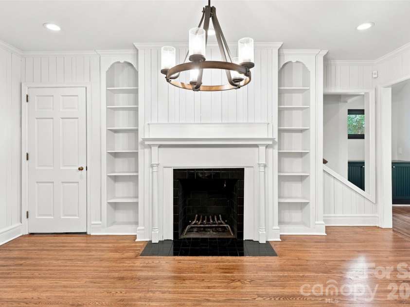 4467 Woodlark Lane, Charlotte, NC 28211.  MLS# CAR4402018, YatesRealty ID 36302. 
