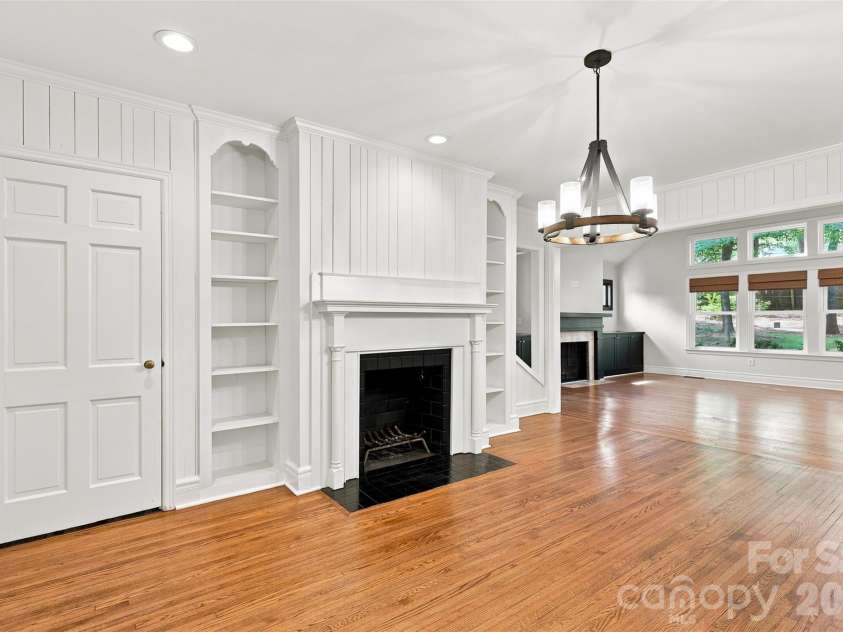 4467 Woodlark Lane, Charlotte, NC 28211.  MLS# CAR4402018, YatesRealty ID 36302. 