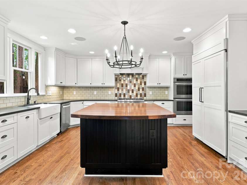 4467 Woodlark Lane, Charlotte, NC 28211.  MLS# CAR4402018, YatesRealty ID 36302. 