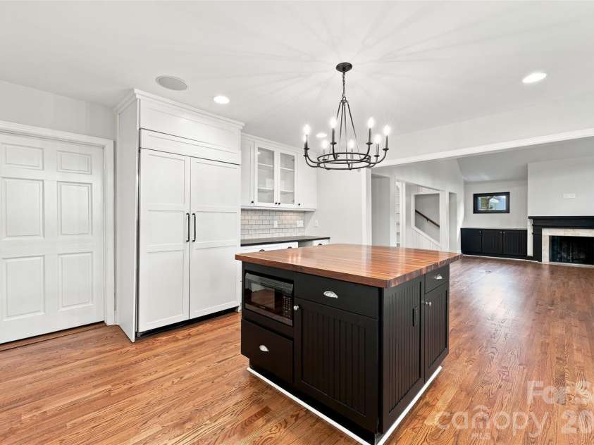 4467 Woodlark Lane, Charlotte, NC 28211.  MLS# CAR4402018, YatesRealty ID 36302. 