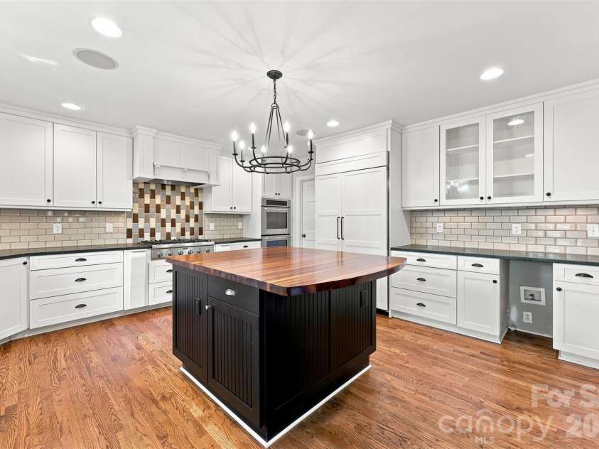4467 Woodlark Lane, Charlotte, NC 28211.  MLS# CAR4402018, YatesRealty ID 36302. 