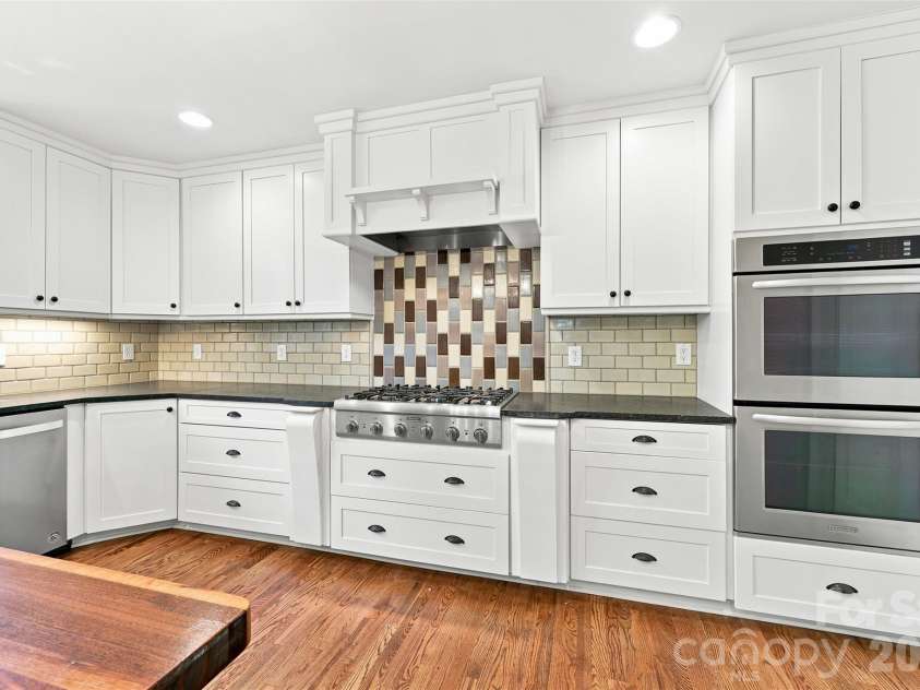 4467 Woodlark Lane, Charlotte, NC 28211.  MLS# CAR4402018, YatesRealty ID 36302. 