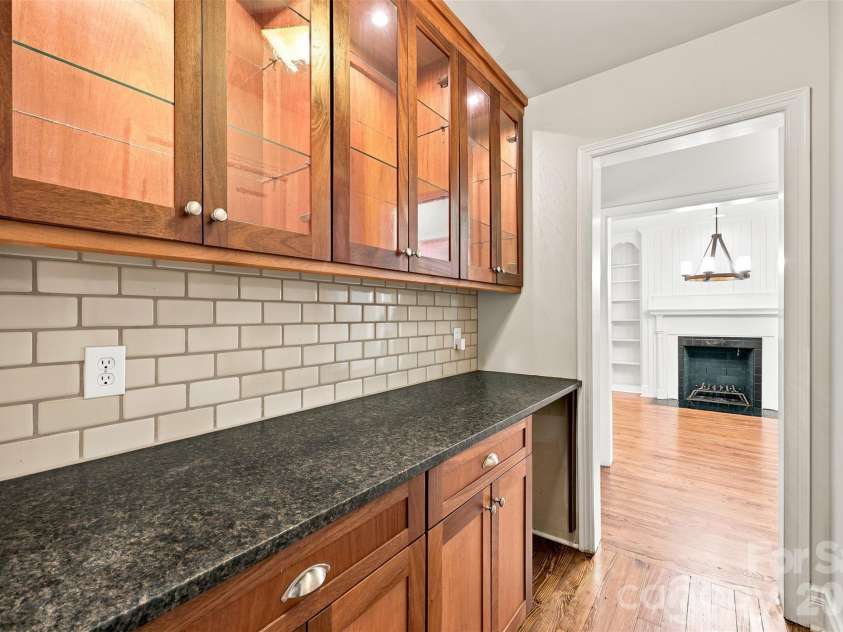 4467 Woodlark Lane, Charlotte, NC 28211.  MLS# CAR4402018, YatesRealty ID 36302. 