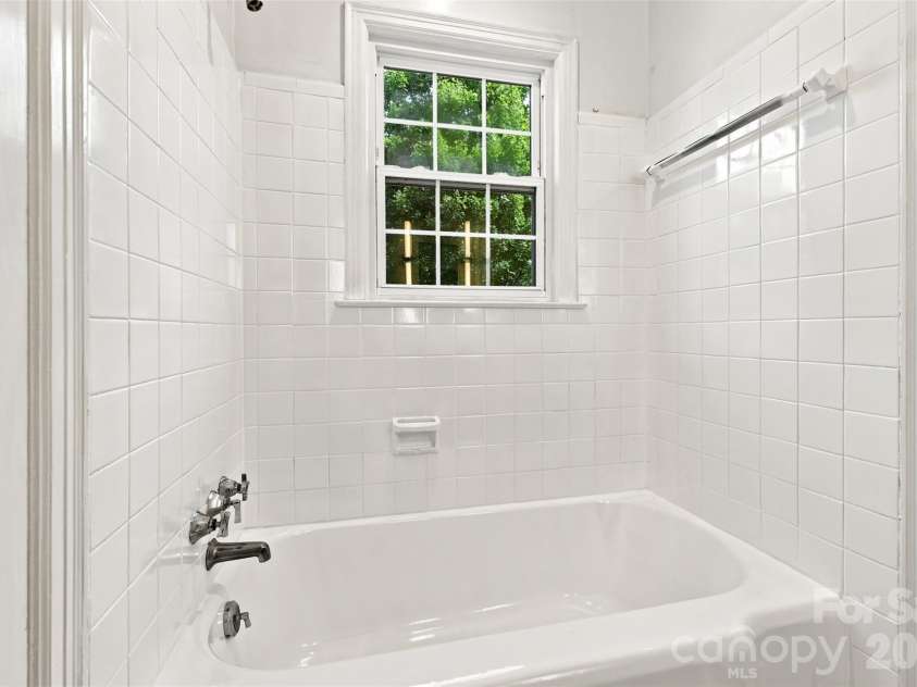 4467 Woodlark Lane, Charlotte, NC 28211.  MLS# CAR4402018, YatesRealty ID 36302. 