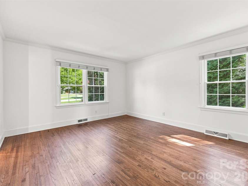 4467 Woodlark Lane, Charlotte, NC 28211.  MLS# CAR4402018, YatesRealty ID 36302. 