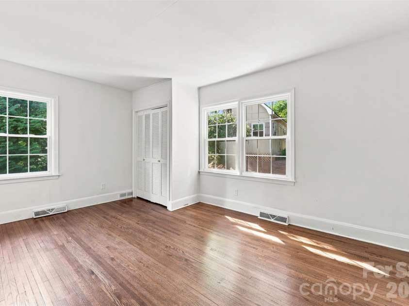4467 Woodlark Lane, Charlotte, NC 28211.  MLS# CAR4402018, YatesRealty ID 36302. 