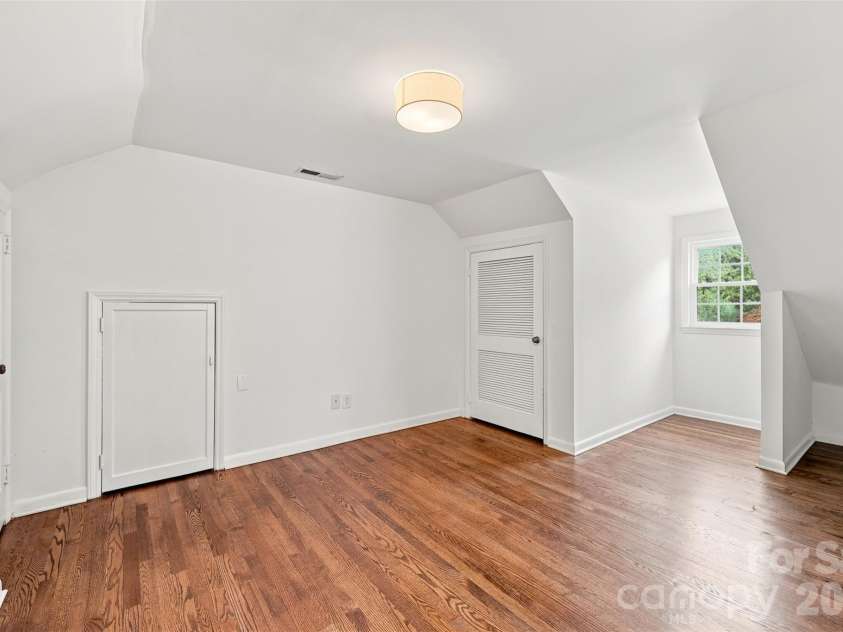 4467 Woodlark Lane, Charlotte, NC 28211.  MLS# CAR4402018, YatesRealty ID 36302. 
