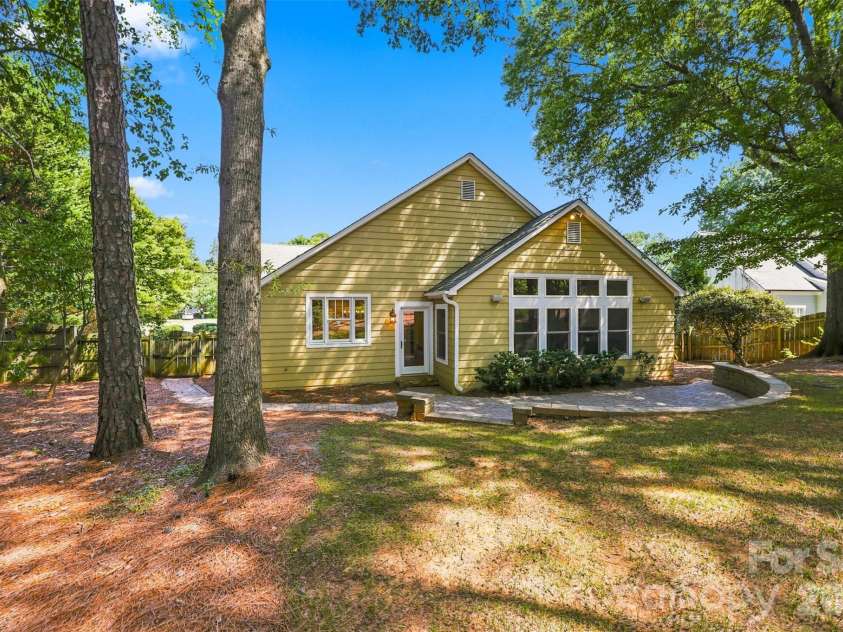 4467 Woodlark Lane, Charlotte, NC 28211.  MLS# CAR4402018, YatesRealty ID 36302. 