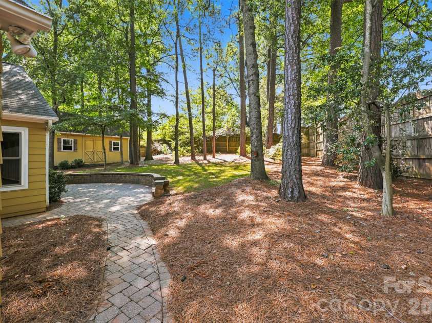4467 Woodlark Lane, Charlotte, NC 28211.  MLS# CAR4402018, YatesRealty ID 36302. 