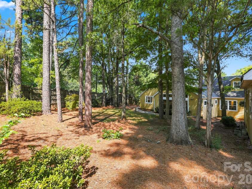 4467 Woodlark Lane, Charlotte, NC 28211.  MLS# CAR4402018, YatesRealty ID 36302. 