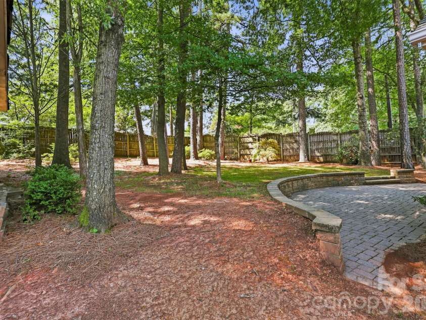 4467 Woodlark Lane, Charlotte, NC 28211.  MLS# CAR4402018, YatesRealty ID 36302. 