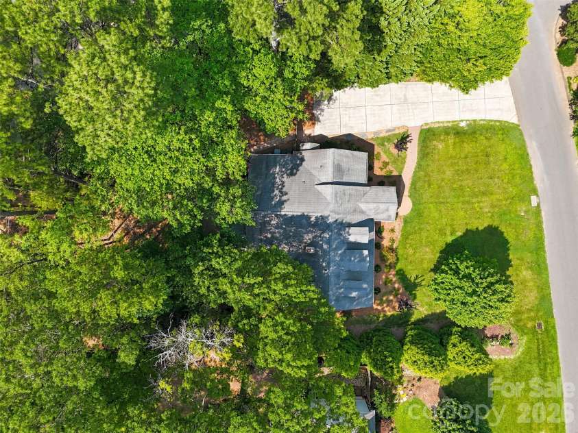 4467 Woodlark Lane, Charlotte, NC 28211.  MLS# CAR4402018, YatesRealty ID 36302. 