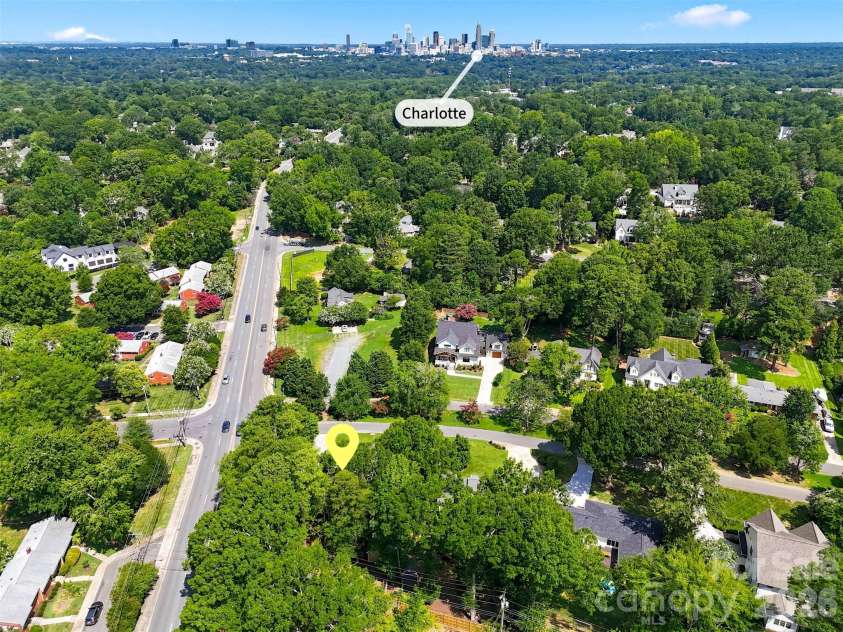 4467 Woodlark Lane, Charlotte, NC 28211.  MLS# CAR4402018, YatesRealty ID 36302. 