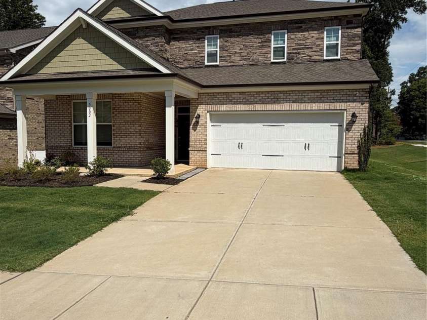 5002 Kinsbridge Drive, Mint Hill, NC 28227.  MLS# CAR4403063, YatesRealty ID 36303. 