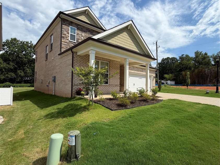 5002 Kinsbridge Drive, Mint Hill, NC 28227.  MLS# CAR4403063, YatesRealty ID 36303. 
