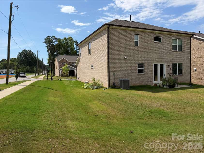 5002 Kinsbridge Drive, Mint Hill, NC 28227.  MLS# CAR4403063, YatesRealty ID 36303. 