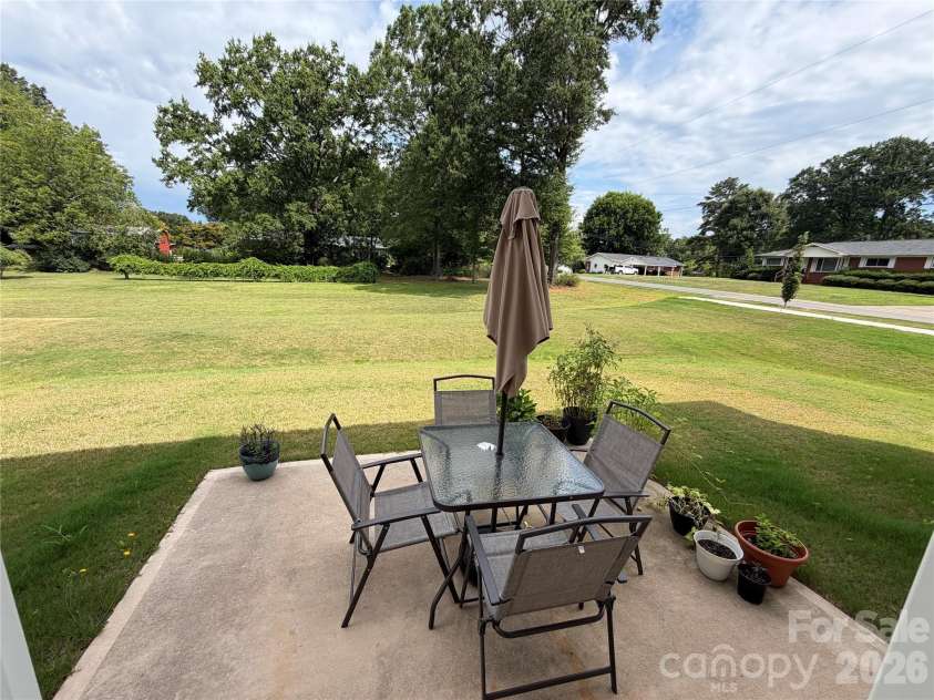 5002 Kinsbridge Drive, Mint Hill, NC 28227.  MLS# CAR4403063, YatesRealty ID 36303. 